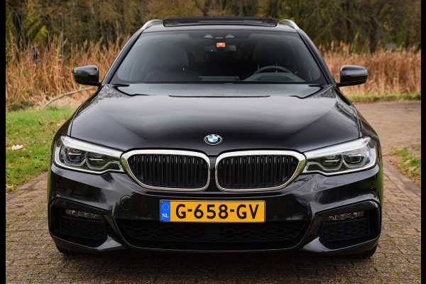 BMW 5 Serie Touring 520i*M-Pakket*Pano*Head-up*H&K*20"Inch*1e eig*Nl Auto*