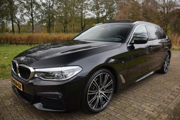 BMW 5 Serie Touring 520i*M-Pakket*Pano*Head-up*H&K*20"Inch*1e eig*Nl Auto*