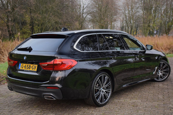 BMW 5 Serie Touring 520i*M-Pakket*Pano*Head-up*H&K*20"Inch*1e eig*Nl Auto*