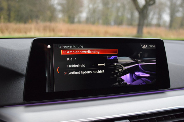 BMW 5 Serie Touring 520i*M-Pakket*Pano*Head-up*H&K*20"Inch*1e eig*Nl Auto*