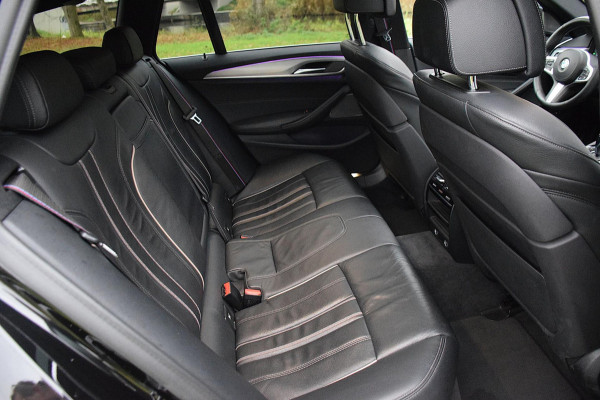 BMW 5 Serie Touring 520i*M-Pakket*Pano*Head-up*H&K*20"Inch*1e eig*Nl Auto*