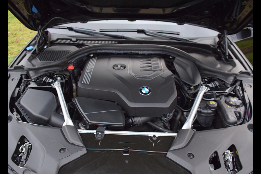 BMW 5 Serie Touring 520i*M-Pakket*Pano*Head-up*H&K*20"Inch*1e eig*Nl Auto*