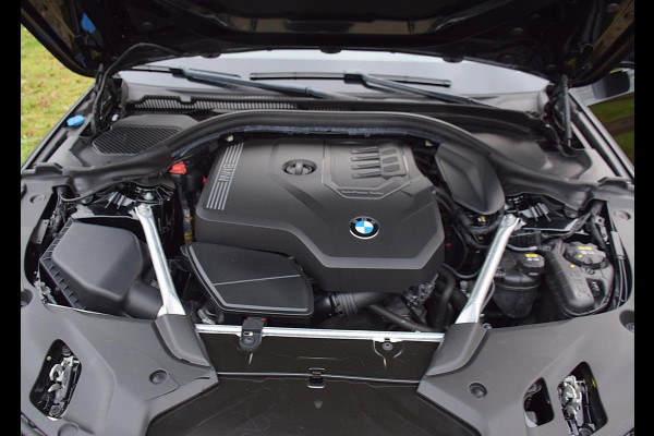 BMW 5 Serie Touring 520i*M-Pakket*Pano*Head-up*H&K*20"Inch*1e eig*Nl Auto*