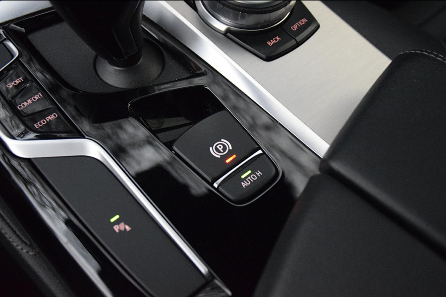 BMW 5 Serie Touring 520i*M-Pakket*Pano*Head-up*H&K*20"Inch*1e eig*Nl Auto*