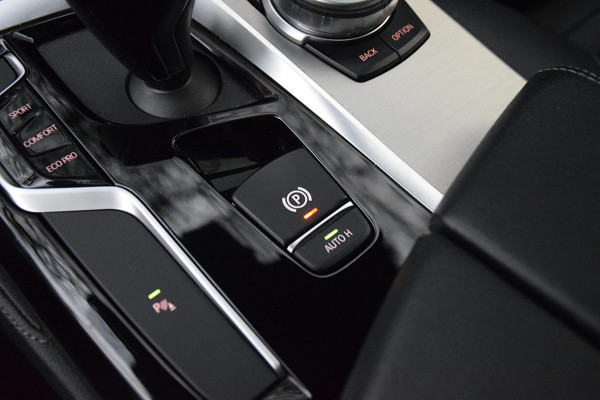 BMW 5 Serie Touring 520i*M-Pakket*Pano*Head-up*H&K*20"Inch*1e eig*Nl Auto*