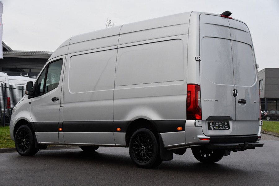 Mercedes-Benz Sprinter 319 V6 3.0 CDI L2H2 AMG Edition Adaptieve Cruise, 360 Camera, Carplay, 10,5'' Mbux, LED, Automaat, Standkachel, Stoelverwarming, Trekhaak, Uniek!