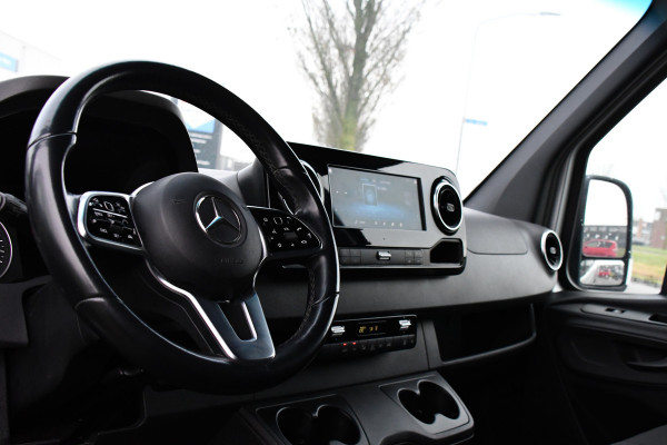 Mercedes-Benz Sprinter 319 V6 3.0 CDI L2H2 AMG Edition Adaptieve Cruise, 360 Camera, Carplay, 10,5'' Mbux, LED, Automaat, Standkachel, Stoelverwarming, Trekhaak, Uniek!