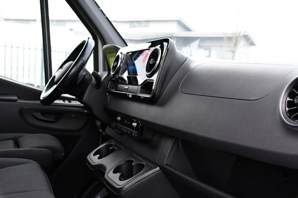 Mercedes-Benz Sprinter 319 V6 3.0 CDI L2H2 AMG Edition Adaptieve Cruise, 360 Camera, Carplay, 10,5'' Mbux, LED, Automaat, Standkachel, Stoelverwarming, Trekhaak, Uniek!