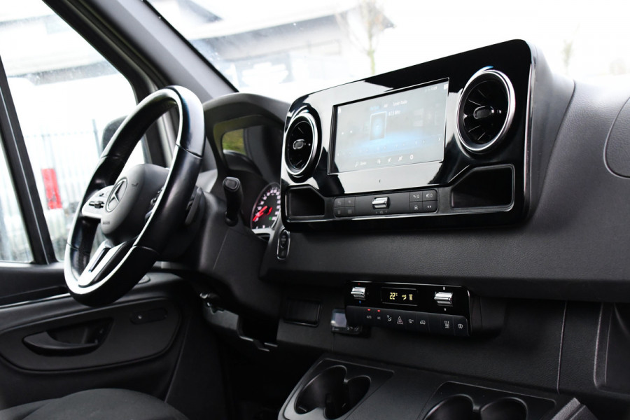 Mercedes-Benz Sprinter 319 V6 3.0 CDI L2H2 AMG Edition Adaptieve Cruise, 360 Camera, Carplay, 10,5'' Mbux, LED, Automaat, Standkachel, Stoelverwarming, Trekhaak, Uniek!