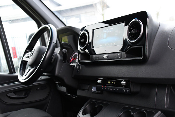Mercedes-Benz Sprinter 319 V6 3.0 CDI L2H2 AMG Edition Adaptieve Cruise, 360 Camera, Carplay, 10,5'' Mbux, LED, Automaat, Standkachel, Stoelverwarming, Trekhaak, Uniek!