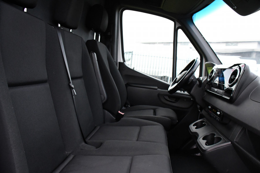 Mercedes-Benz Sprinter 319 V6 3.0 CDI L2H2 AMG Edition Adaptieve Cruise, 360 Camera, Carplay, 10,5'' Mbux, LED, Automaat, Standkachel, Stoelverwarming, Trekhaak, Uniek!