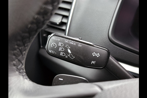 Škoda Karoq 1.5 TSI ACT Sportline Business Automaat (NAVIGATIE, STOELVERWARMING, PARKEERSENSOREN, GOED ONDERHOUDEN)