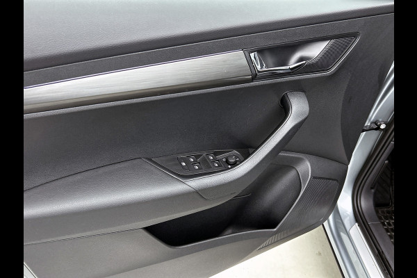 Škoda Karoq 1.5 TSI ACT Sportline Business Automaat (NAVIGATIE, STOELVERWARMING, PARKEERSENSOREN, GOED ONDERHOUDEN)