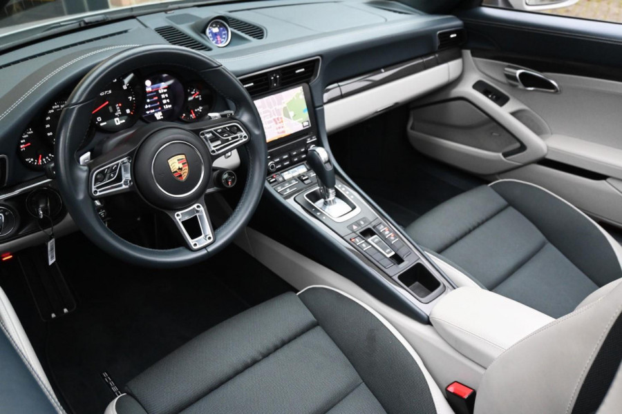 Porsche 911 3.0 Targa 4 GTS PDK Krijt SportChrono BOSE PDLS CAM '19