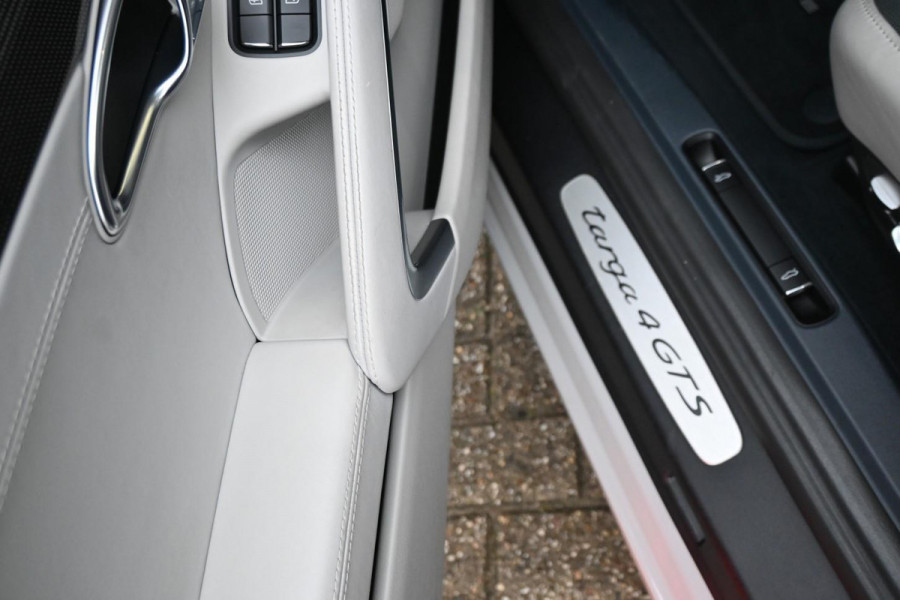 Porsche 911 3.0 Targa 4 GTS PDK Krijt SportChrono BOSE PDLS CAM '19