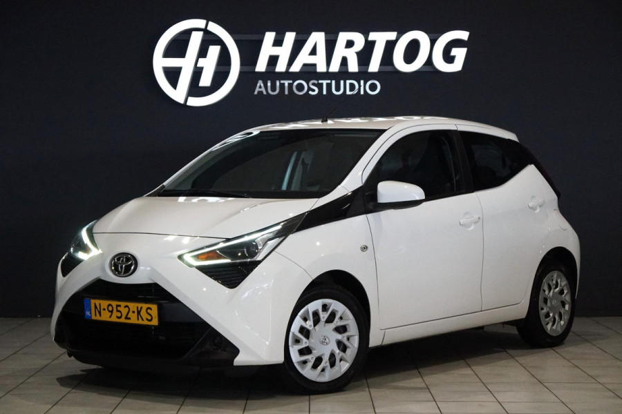 Toyota Aygo 1.0 VVT-i x-play Automaat + DEALER ONDERHOUDEN / CAMERA / APPLE CARPLAY