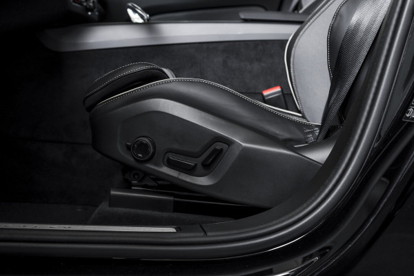 Volvo XC60 2.0 T8 Plug-in hybrid AWD Plus Black Edition - Facelift | S/K Panodak | Dig.Cockpit | Adapt.Cruise | Stoel-+Stuurverw. | 360 Camera | NAV+App.Connect | Auto.Airco | Harmon Kardon | LM 21" | 2496