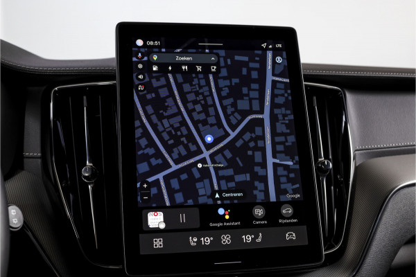 Volvo XC60 2.0 T8 Plug-in hybrid AWD Plus Black Edition - Facelift | S/K Panodak | Dig.Cockpit | Adapt.Cruise | Stoel-+Stuurverw. | 360 Camera | NAV+App.Connect | Auto.Airco | Harmon Kardon | LM 21" | 2496