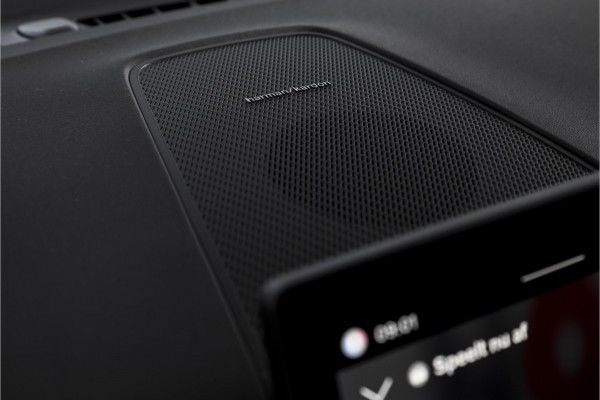 Volvo XC60 2.0 T8 Plug-in hybrid AWD Plus Black Edition - Facelift | S/K Panodak | Dig.Cockpit | Adapt.Cruise | Stoel-+Stuurverw. | 360 Camera | NAV+App.Connect | Auto.Airco | Harmon Kardon | LM 21" | 2496