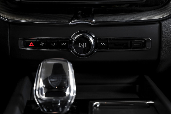 Volvo XC60 2.0 T8 Plug-in hybrid AWD Plus Black Edition - Facelift | S/K Panodak | Dig.Cockpit | Adapt.Cruise | Stoel-+Stuurverw. | 360 Camera | NAV+App.Connect | Auto.Airco | Harmon Kardon | LM 21" | 2496