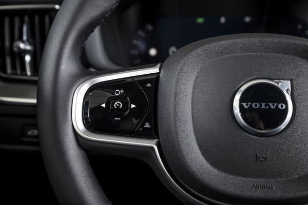 Volvo XC60 2.0 T8 Plug-in hybrid AWD Plus Black Edition - Facelift | S/K Panodak | Dig.Cockpit | Adapt.Cruise | Stoel-+Stuurverw. | 360 Camera | NAV+App.Connect | Auto.Airco | Harmon Kardon | LM 21" | 2496
