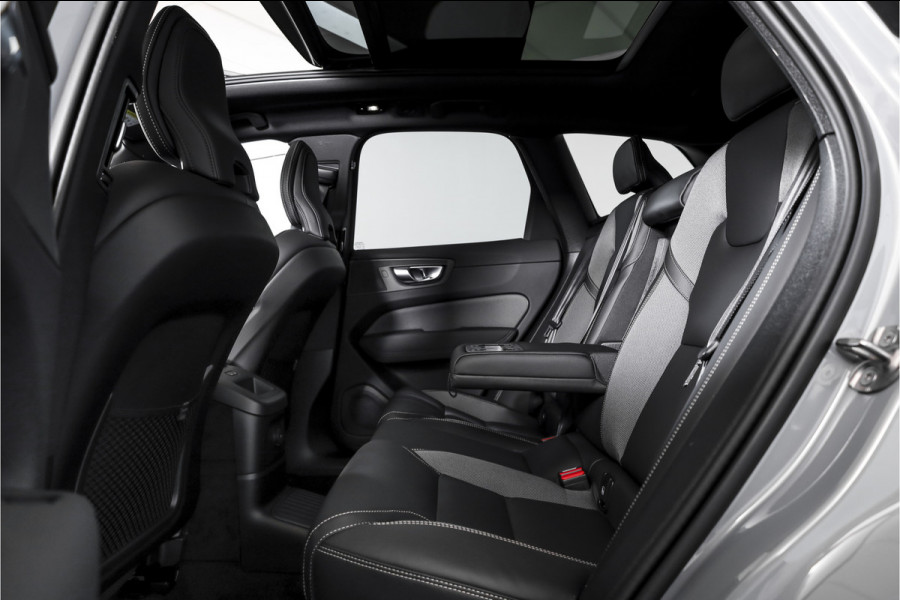 Volvo XC60 2.0 T8 Plug-in hybrid AWD Plus Black Edition - Facelift | S/K Panodak | Dig.Cockpit | Adapt.Cruise | Stoel-+Stuurverw. | 360 Camera | NAV+App.Connect | Auto.Airco | Harmon Kardon | LM 21" | 2496