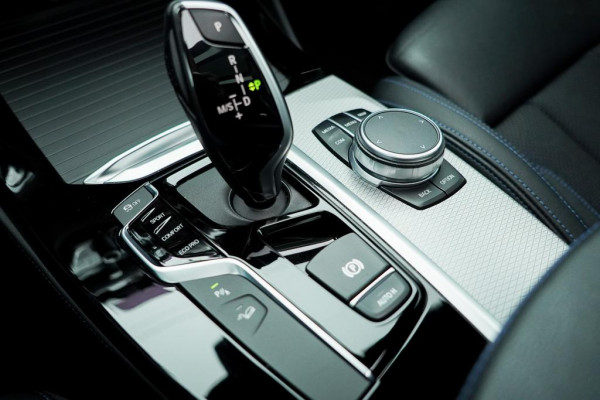 BMW X4 xDrive30i High Executive M-Sport / Pano / Harman Kardon / Trekhaak