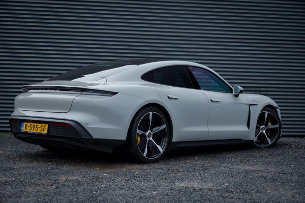 Porsche Taycan 79 kWh / Krijt / Pano / Stoelverwarming + Koeling / Warmtepomp / Luchtvering