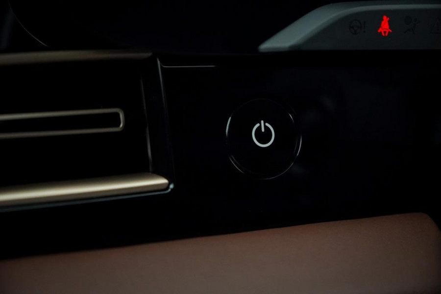 Porsche Taycan 79 kWh / Krijt / Pano / Stoelverwarming + Koeling / Warmtepomp / Luchtvering