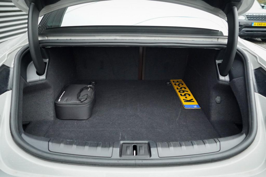 Porsche Taycan 79 kWh / Krijt / Pano / Stoelverwarming + Koeling / Warmtepomp / Luchtvering