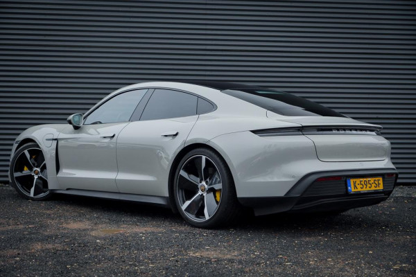Porsche Taycan 79 kWh / Krijt / Pano / Stoelverwarming + Koeling / Warmtepomp / Luchtvering