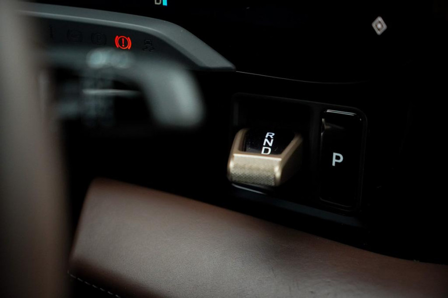 Porsche Taycan 79 kWh / Krijt / Pano / Stoelverwarming + Koeling / Warmtepomp / Luchtvering