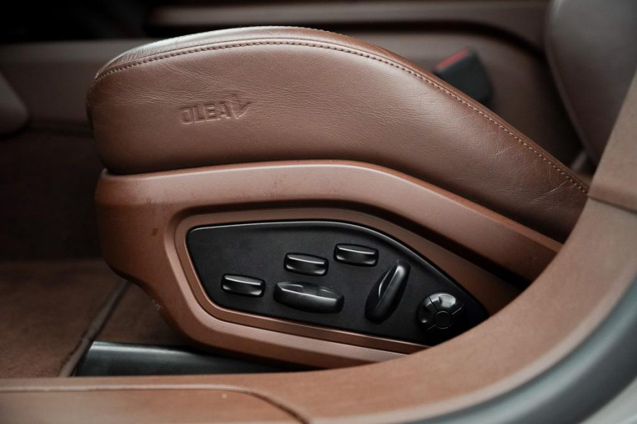 Porsche Taycan 79 kWh / Krijt / Pano / Stoelverwarming + Koeling / Warmtepomp / Luchtvering