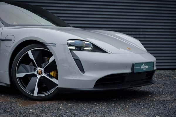 Porsche Taycan 79 kWh / Krijt / Pano / Stoelverwarming + Koeling / Warmtepomp / Luchtvering