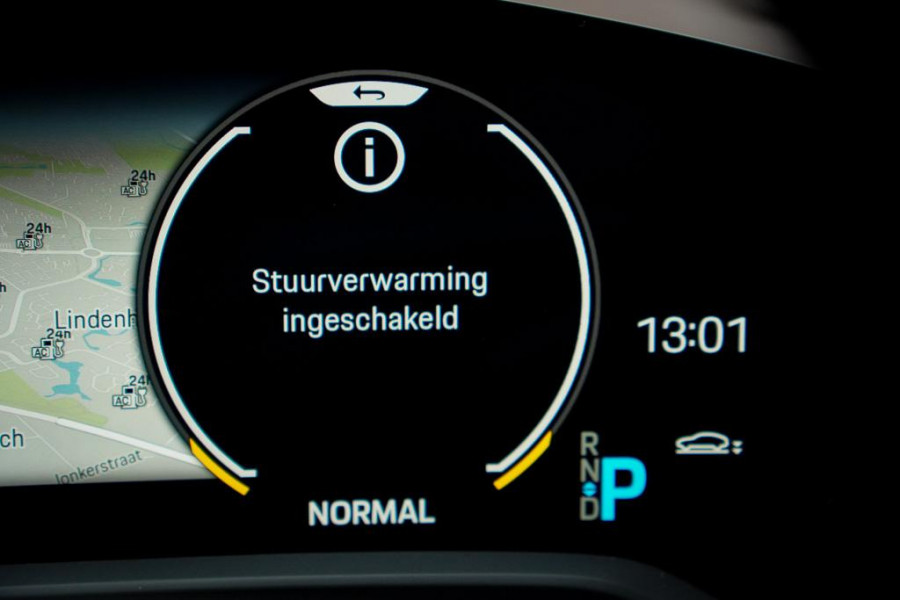 Porsche Taycan 79 kWh / Krijt / Pano / Stoelverwarming + Koeling / Warmtepomp / Luchtvering