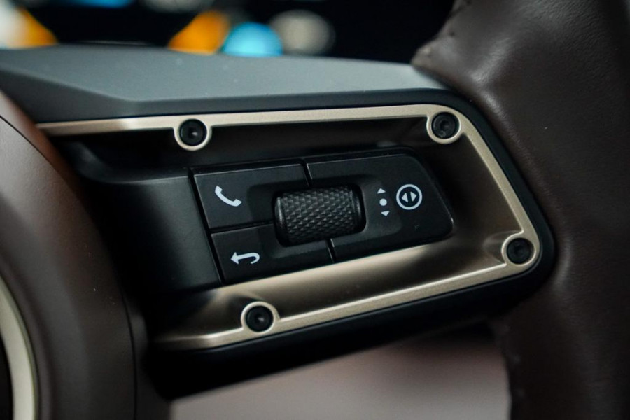 Porsche Taycan 79 kWh / Krijt / Pano / Stoelverwarming + Koeling / Warmtepomp / Luchtvering