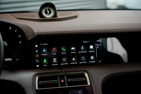 Porsche Taycan 79 kWh / Krijt / Pano / Stoelverwarming + Koeling / Warmtepomp / Luchtvering