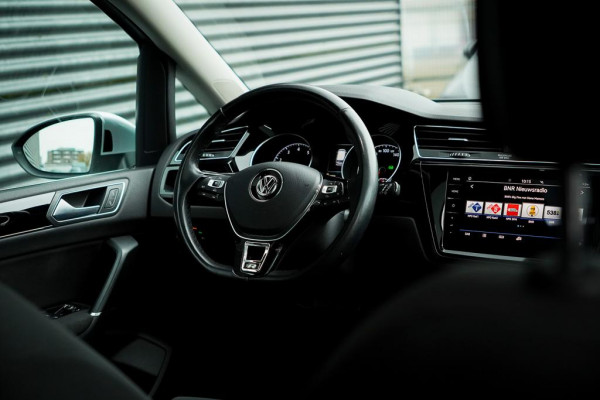 Volkswagen Touran 1.8 TSI Highline Business R 7p / Stoel&Stuurverwarming / Pano