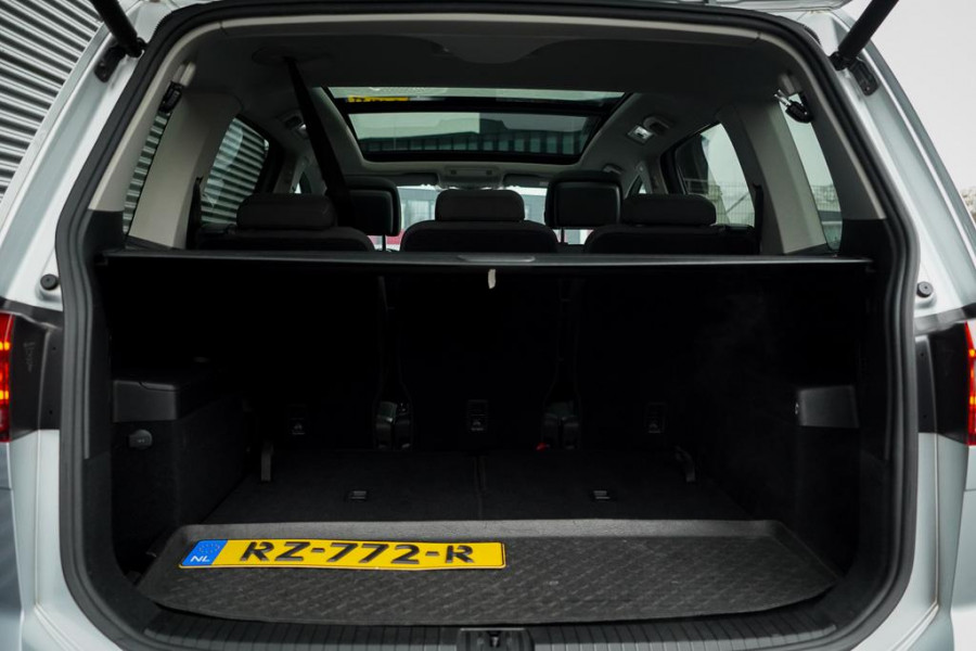 Volkswagen Touran 1.8 TSI Highline Business R 7p / Stoel&Stuurverwarming / Pano