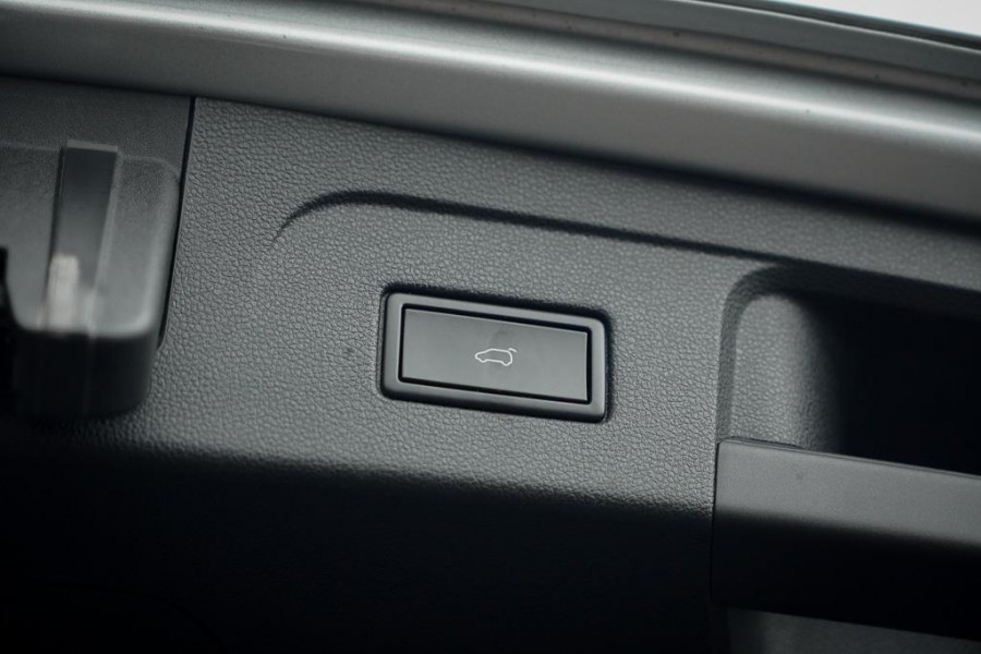 Volkswagen Touran 1.8 TSI Highline Business R 7p / Stoel&Stuurverwarming / Pano