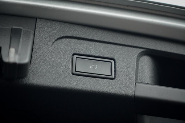 Volkswagen Touran 1.8 TSI Highline Business R 7p / Stoel&Stuurverwarming / Pano