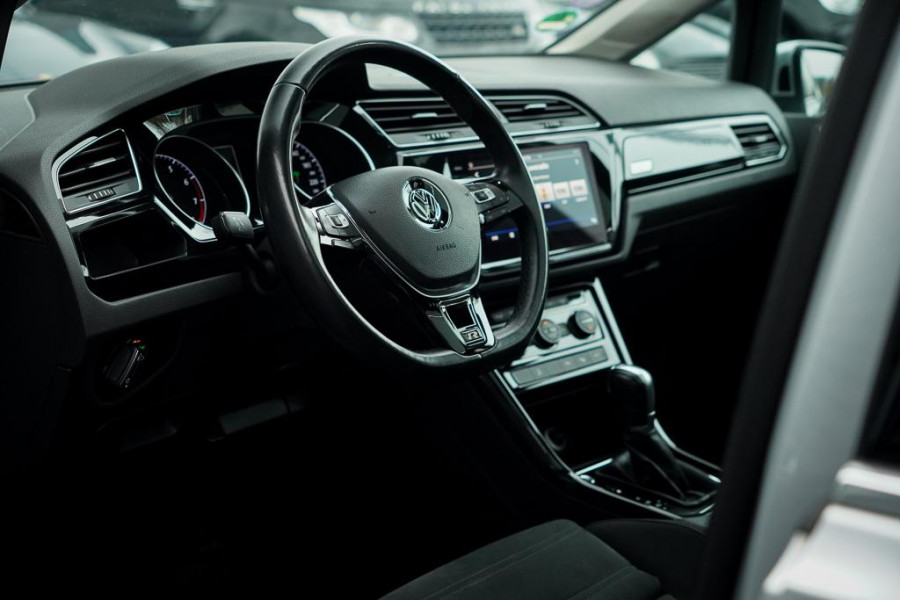 Volkswagen Touran 1.8 TSI Highline Business R 7p / Stoel&Stuurverwarming / Pano