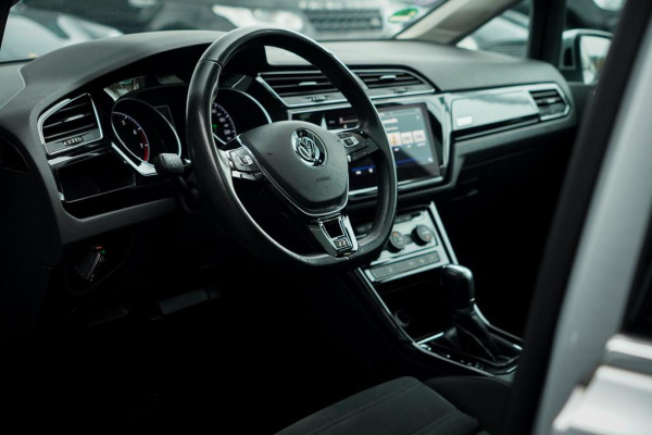 Volkswagen Touran 1.8 TSI Highline Business R 7p / Stoel&Stuurverwarming / Pano