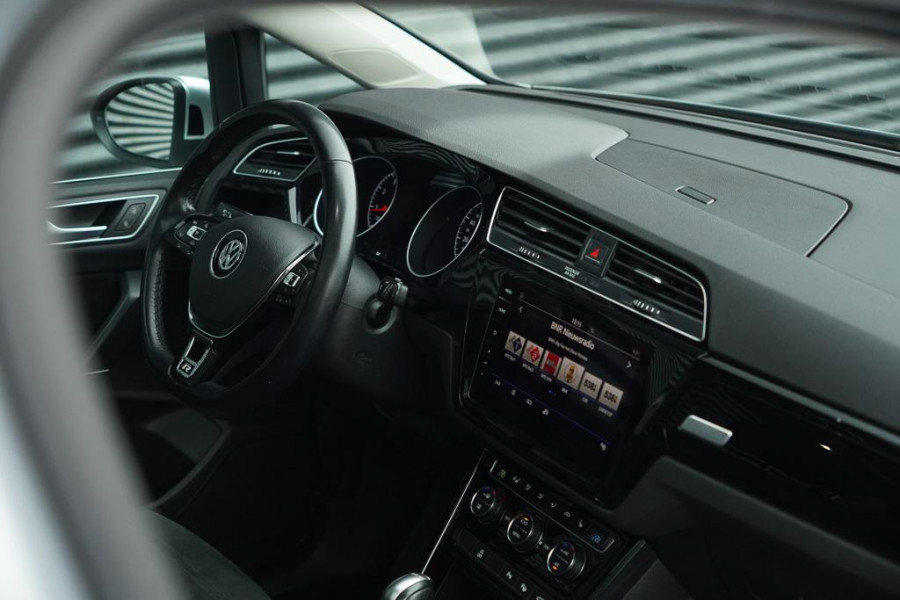 Volkswagen Touran 1.8 TSI Highline Business R 7p / Stoel&Stuurverwarming / Pano