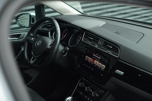 Volkswagen Touran 1.8 TSI Highline Business R 7p / Stoel&Stuurverwarming / Pano