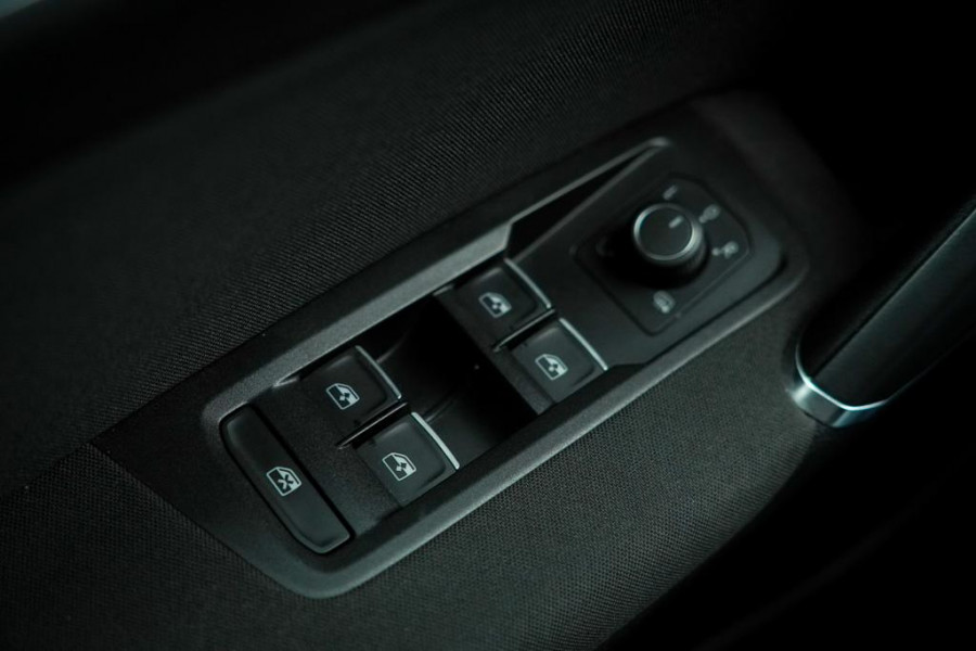 Volkswagen Touran 1.8 TSI Highline Business R 7p / Stoel&Stuurverwarming / Pano