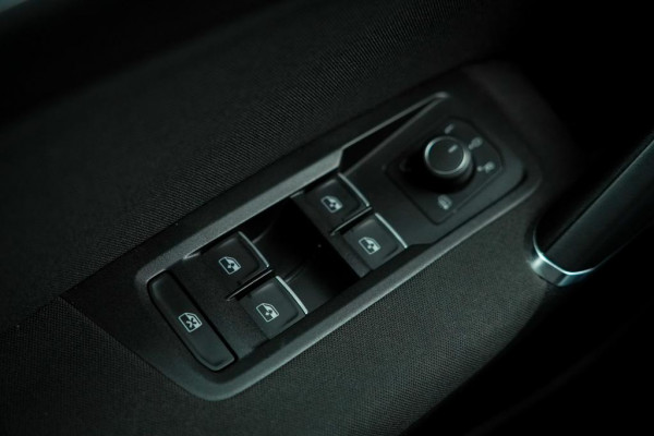 Volkswagen Touran 1.8 TSI Highline Business R 7p / Stoel&Stuurverwarming / Pano