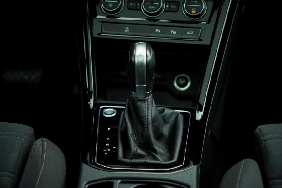 Volkswagen Touran 1.8 TSI Highline Business R 7p / Stoel&Stuurverwarming / Pano