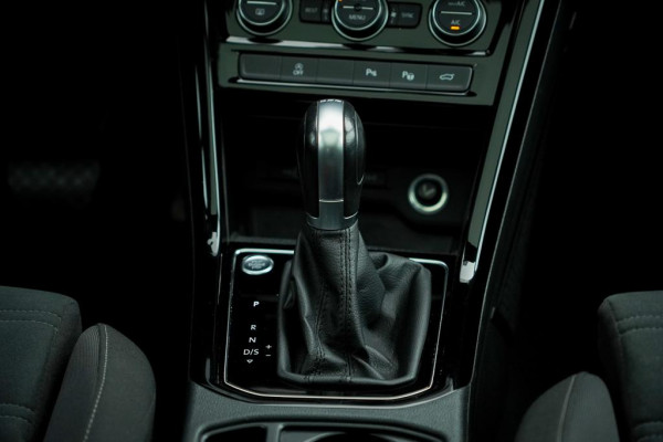 Volkswagen Touran 1.8 TSI Highline Business R 7p / Stoel&Stuurverwarming / Pano