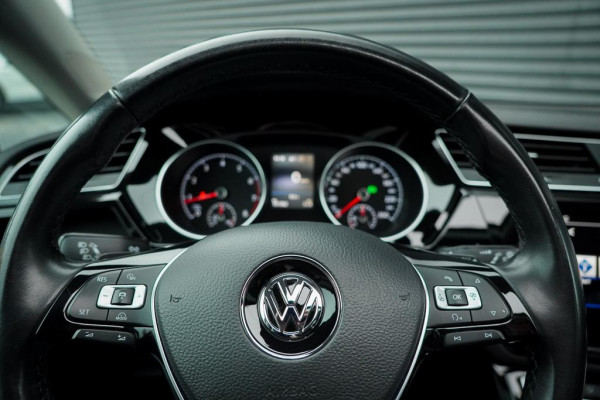 Volkswagen Touran 1.8 TSI Highline Business R 7p / Stoel&Stuurverwarming / Pano